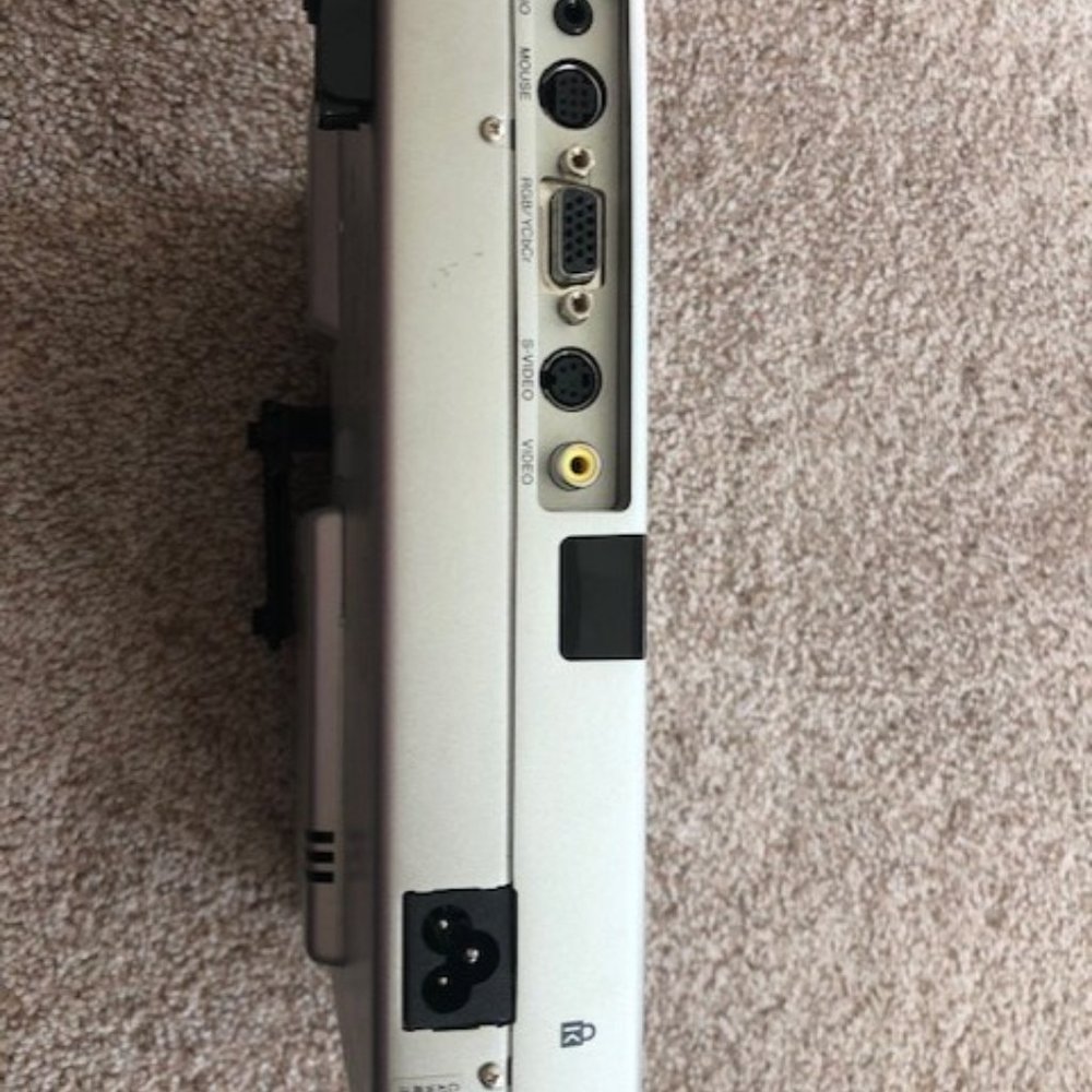 Portable Audio-Video Projector by PLUS - Picture 3 of 14